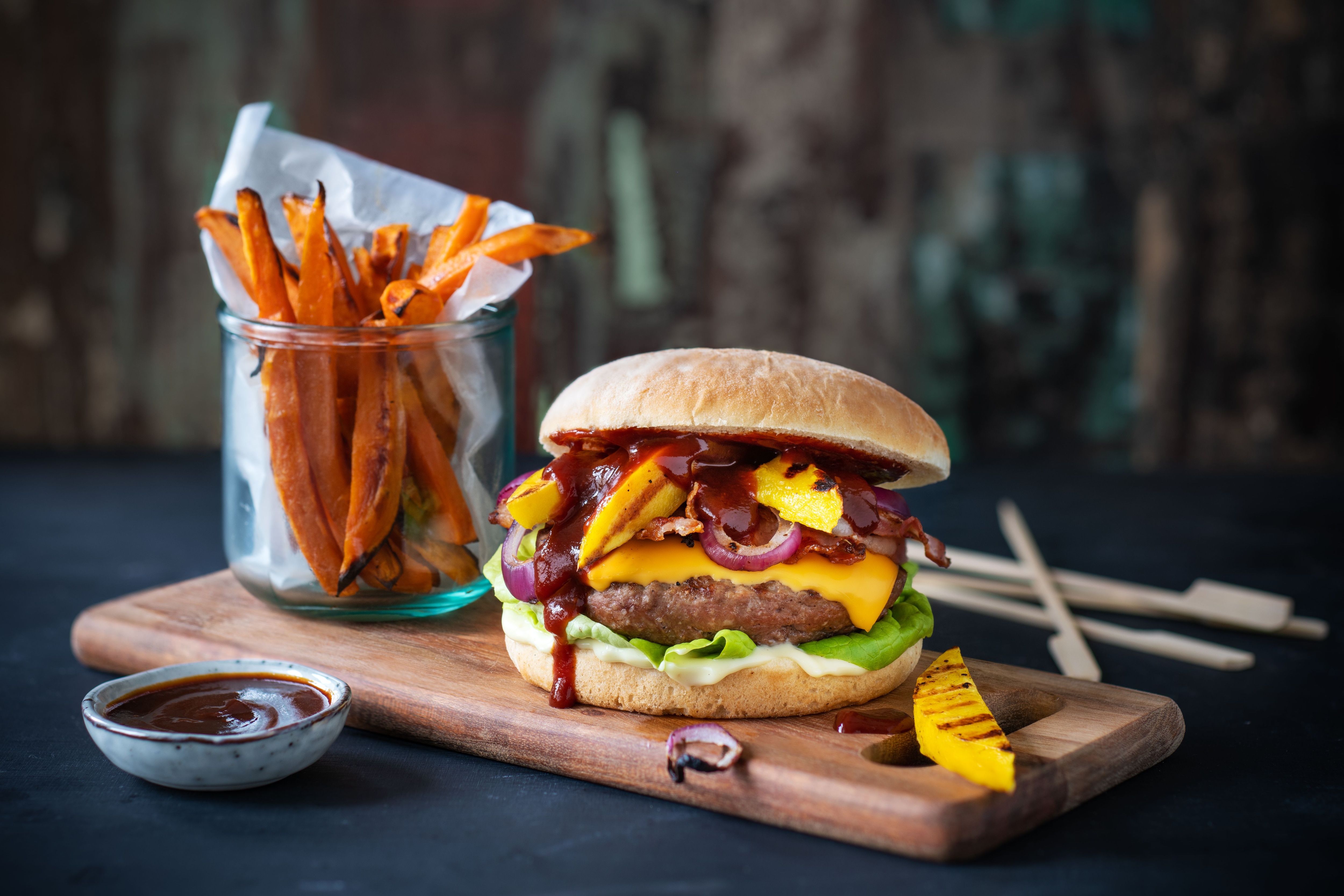 BBQ Burger mit Mango