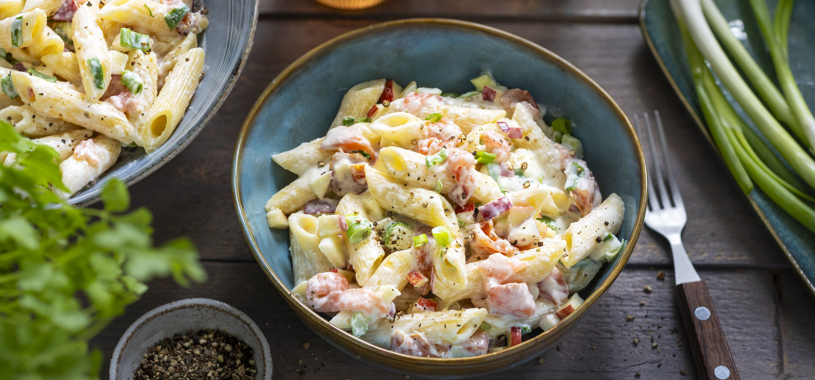 Nudelsalat mit Räucherlachs und Meerrettichdressing