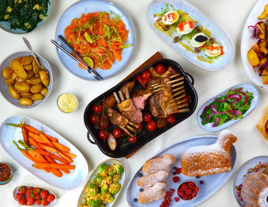 gedeckter Brunch Tisch
