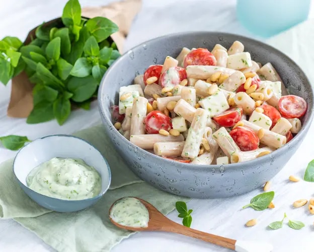 Mediterraner Nudelsalat