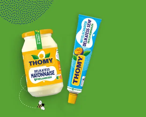 Thomy Mayonnaise im Glas und Senftube auf grünem Hintergrund, kleine Biene Illustration